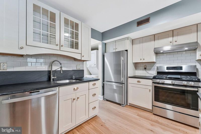 2074 Royal Fern Ct #33/22B, Reston, VA 20191