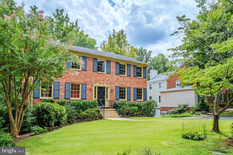 4456 38th St N, Arlington, VA 22207