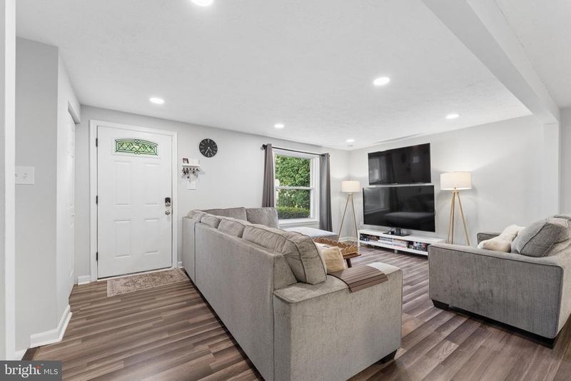 903 Castlewood Dr, Upper Marlboro, MD 20774