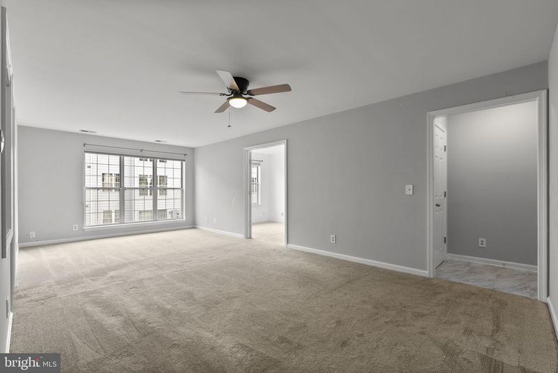 1124 Huntmaster Ter NE #201, Leesburg, VA 20176