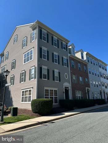 262 Fountain Green Ln #200, Gaithersburg, MD 20878