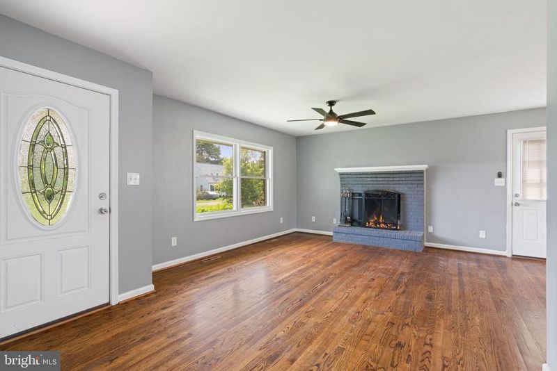 28 Manse Rd, Fredericksburg, VA 22406