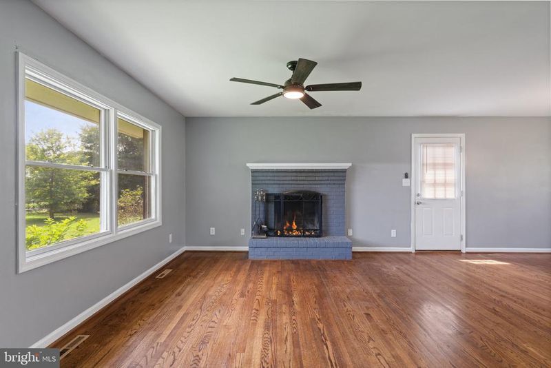28 Manse Rd, Fredericksburg, VA 22406