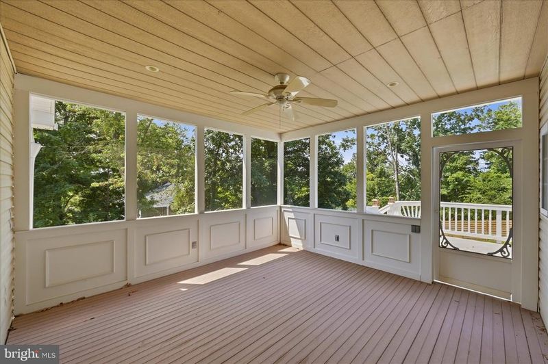 45539 Lakeside Dr, Sterling, VA 20165