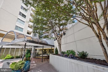 4601 Park Ave N #814P, Chevy Chase, MD 20815