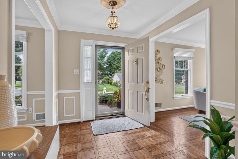 9710 Dansk Ct, Fairfax, VA 22032