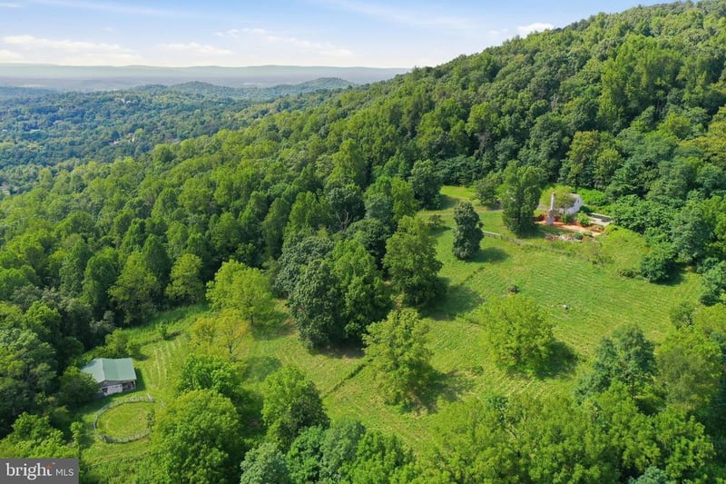 847 Jonathan Rd, Linden, VA 22642