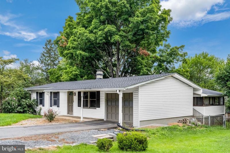 310 S 26th St, Purcellville, VA 20132