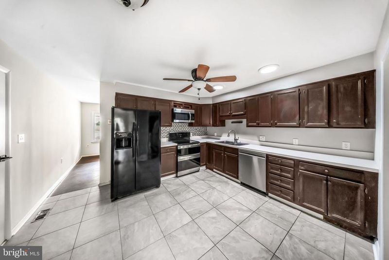 310 S 26th St, Purcellville, VA 20132