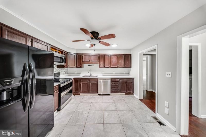 310 S 26th St, Purcellville, VA 20132