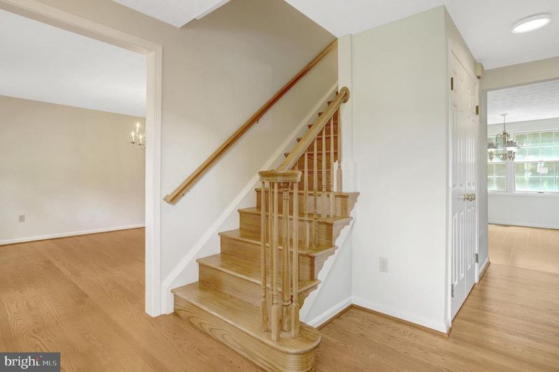 9703 Water Oak Dr, Fairfax, VA 22031