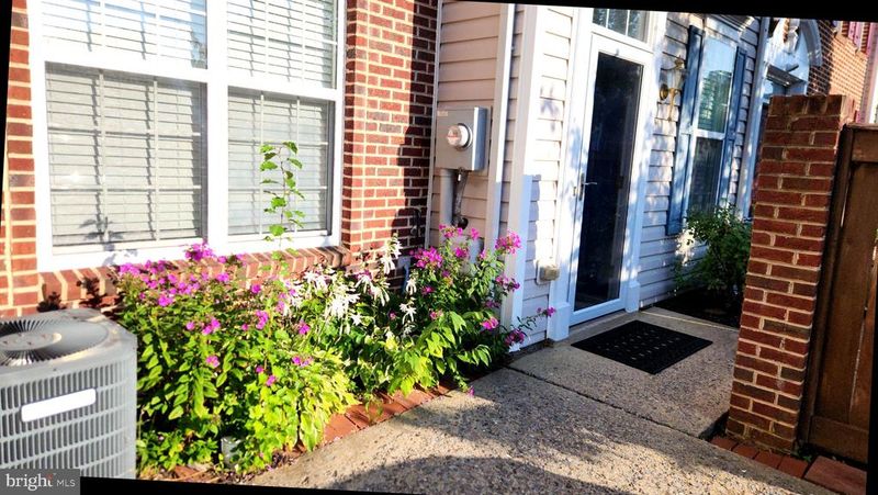 107 Swallow Pointe Ct, Frederick, MD 21702