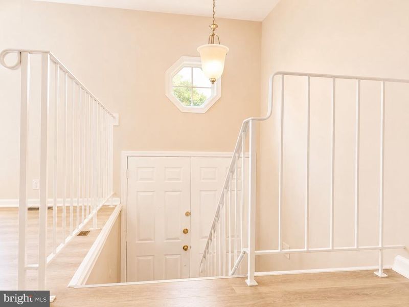 8425 Blevins Way Ct, Vienna, VA 22182