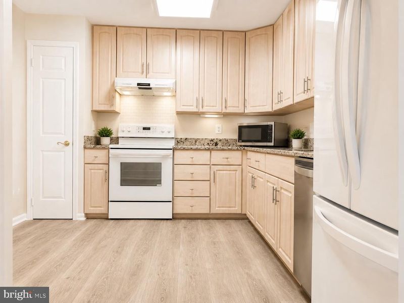 8425 Blevins Way Ct, Vienna, VA 22182