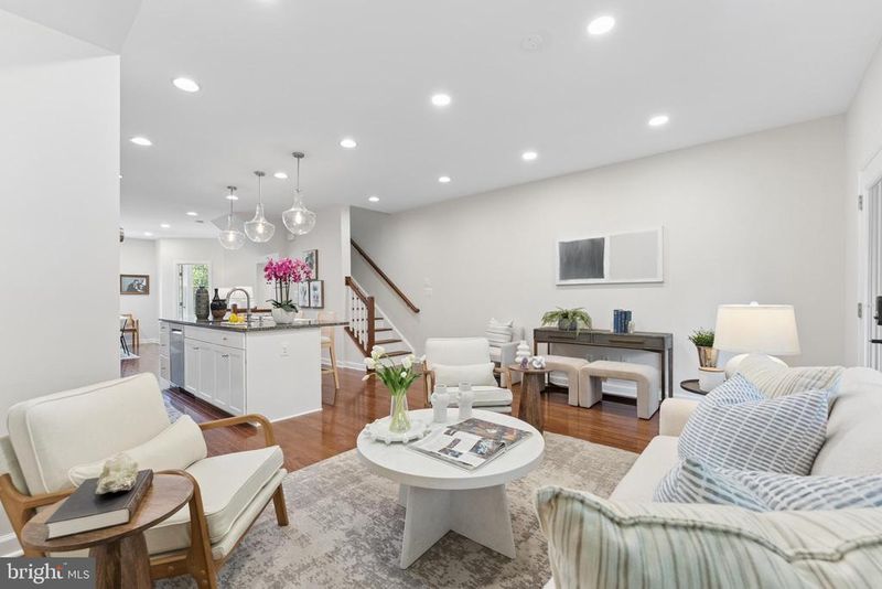 9251 Wood Violet Ct, Fairfax, VA 22031