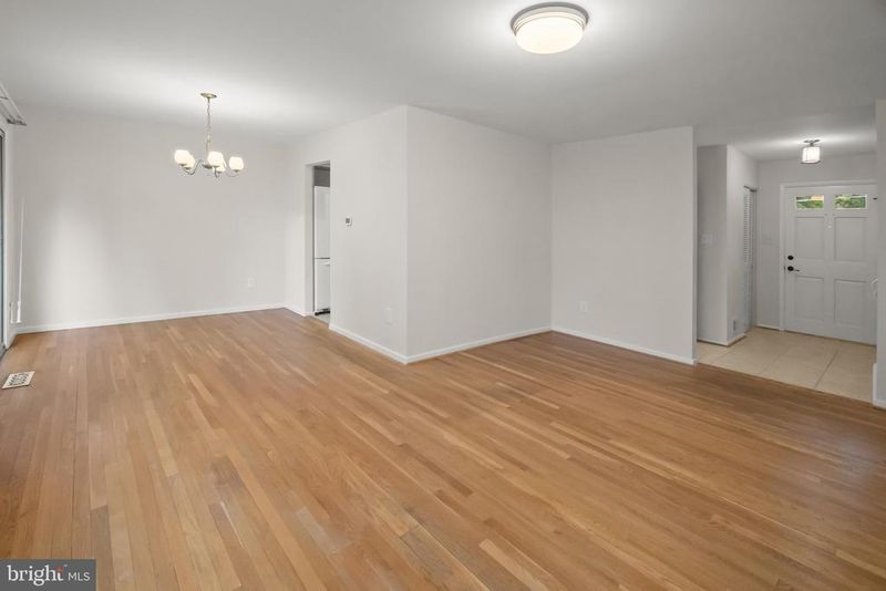 8308 Mcneil St, Vienna, VA 22180