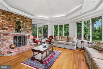 8901 Charred Oak Dr, Bethesda, MD 20817