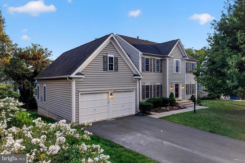 889 Ballou St, Herndon, VA 20170