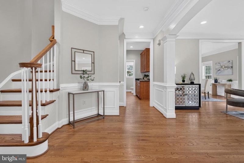 889 Ballou St, Herndon, VA 20170