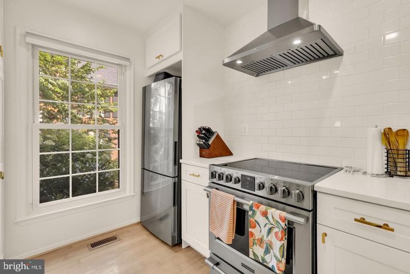 2536 S Walter Reed Dr #D, Arlington, VA 22206