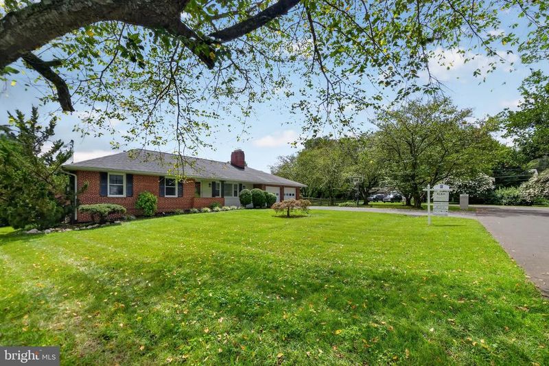 2901 Francis Dr, Frederick, MD 21704