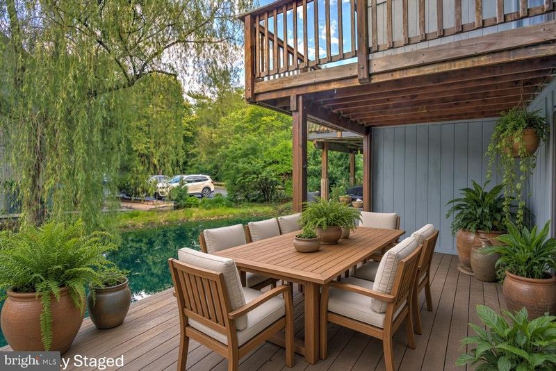 11172 Glade Dr, Reston, VA 20191