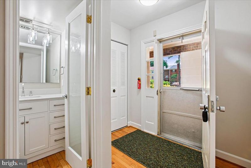 1005 Tapawingo Rd SW, Vienna, VA 22180