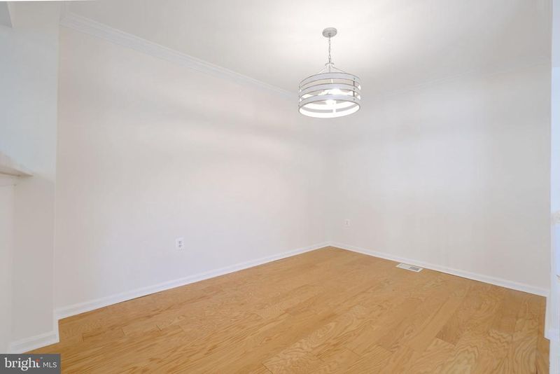 4664 Superior Sq, Fairfax, VA 22033