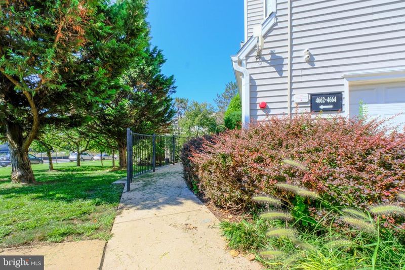 4664 Superior Sq, Fairfax, VA 22033