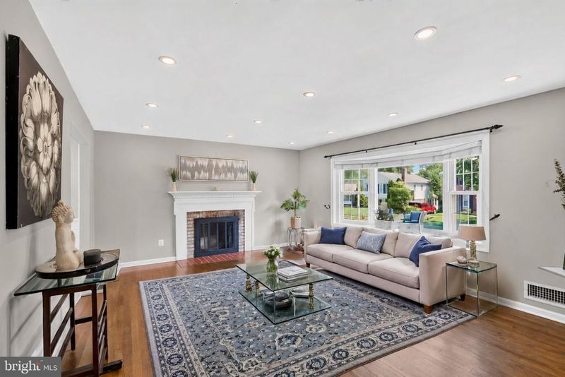 5703 Broadmoor St, Alexandria, VA 22315
