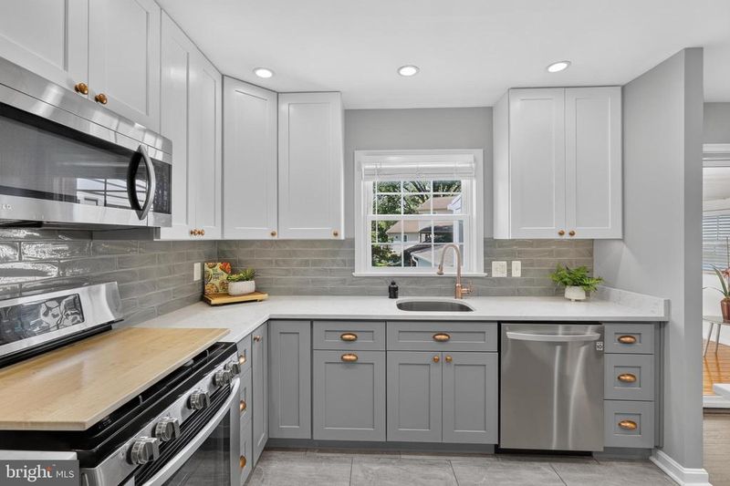 5703 Broadmoor St, Alexandria, VA 22315