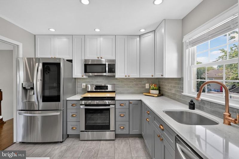 5703 Broadmoor St, Alexandria, VA 22315