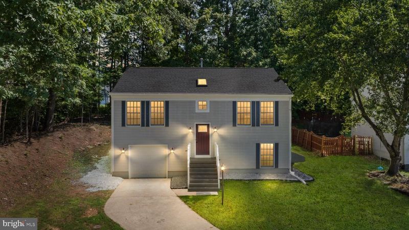 14 Glendale Dr, Stafford, VA 22556