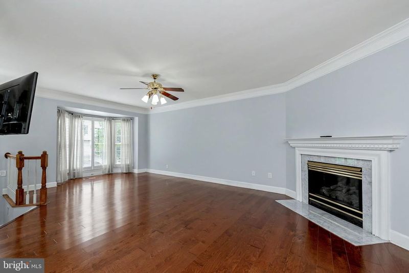9681 Dutchman Dr, Lorton, VA 22079