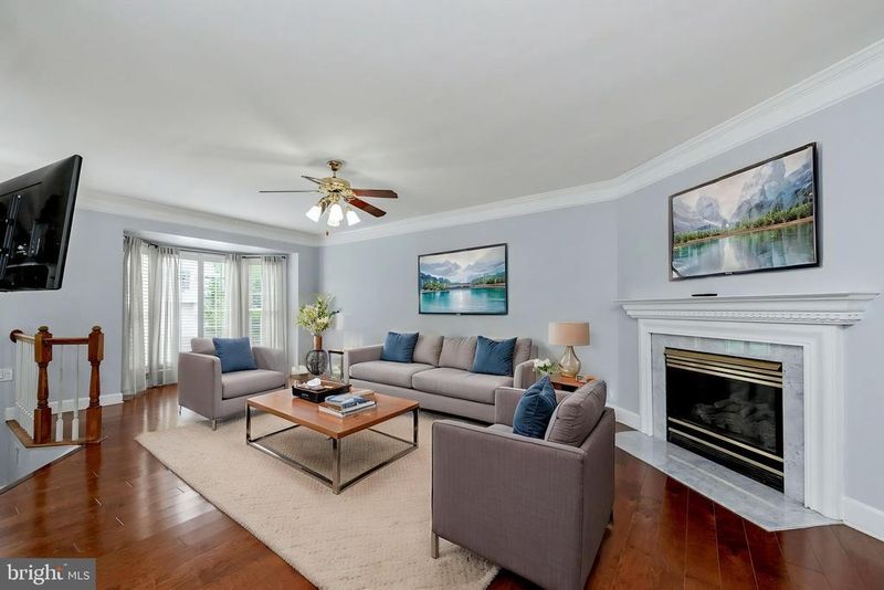 9681 Dutchman Dr, Lorton, VA 22079