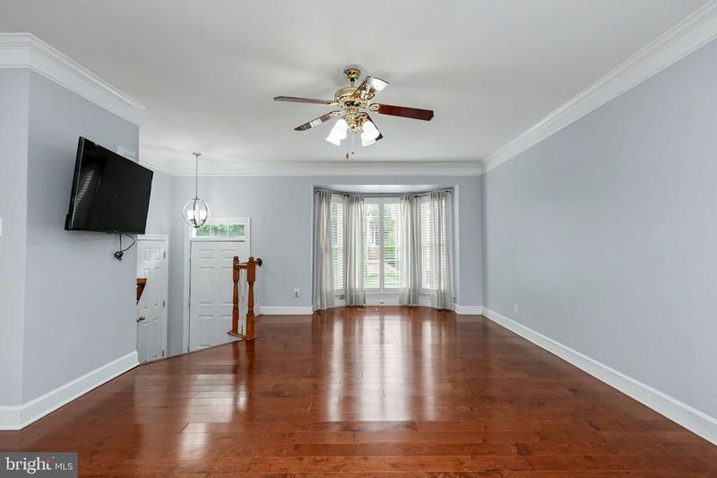 9681 Dutchman Dr, Lorton, VA 22079