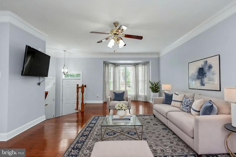 9681 Dutchman Dr, Lorton, VA 22079