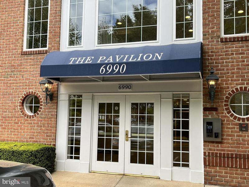 6990 Falls Reach Dr #113, Falls Church, VA 22043