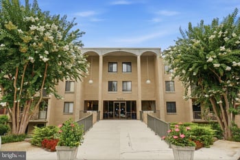7425 Democracy Blvd #206, Bethesda, MD 20817