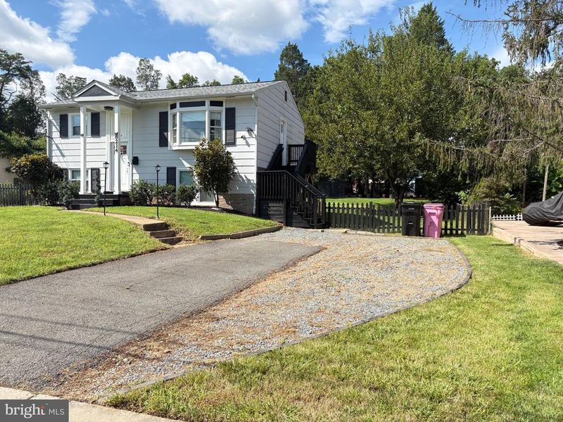 8214 Claremont St, Manassas, VA 20110