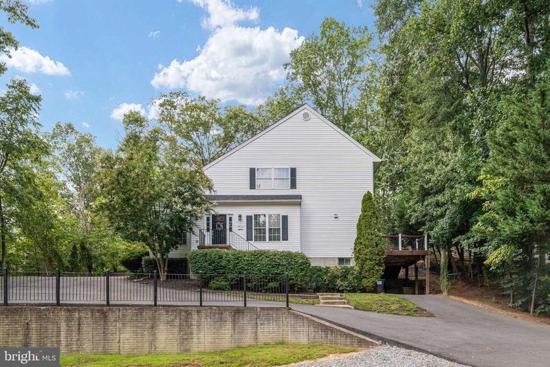 2311 Harpoon Dr, Stafford, VA 22554