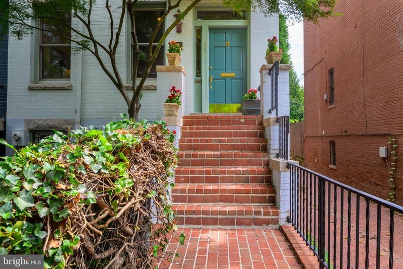 208 12th St SE, Washington, DC 20003