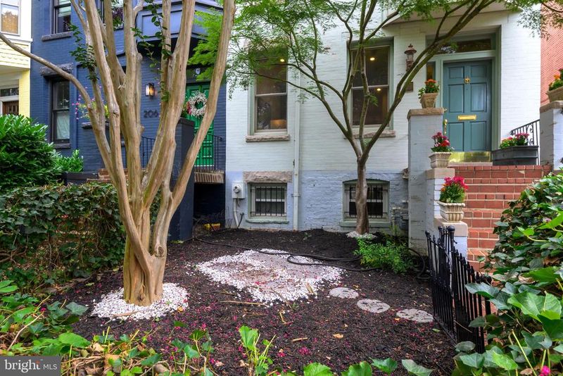 208 12th St SE, Washington, DC 20003