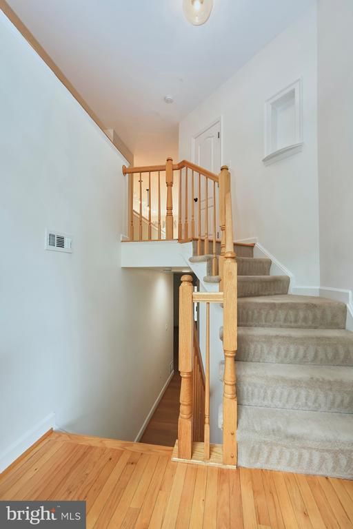 102 Maximillian Ct SW, Leesburg, VA 20175