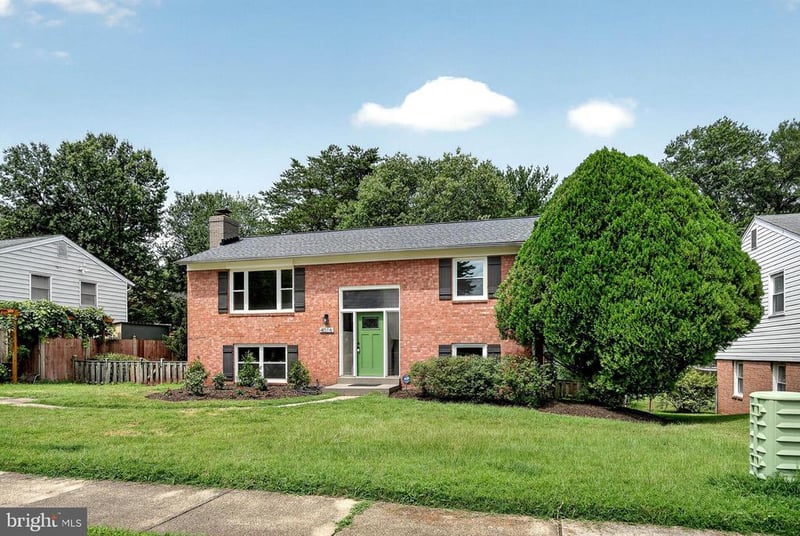 4016 Mapleton Dr, Chantilly, VA 20151
