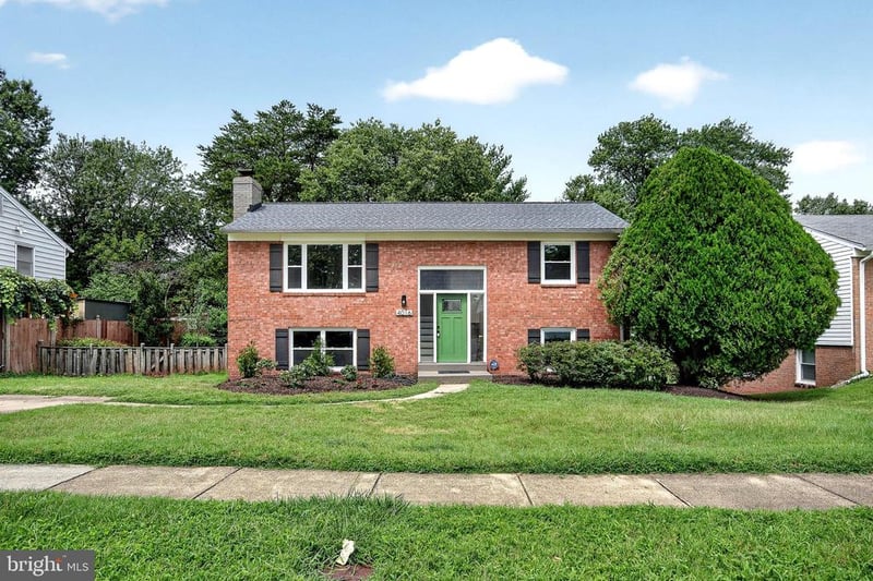4016 Mapleton Dr, Chantilly, VA 20151