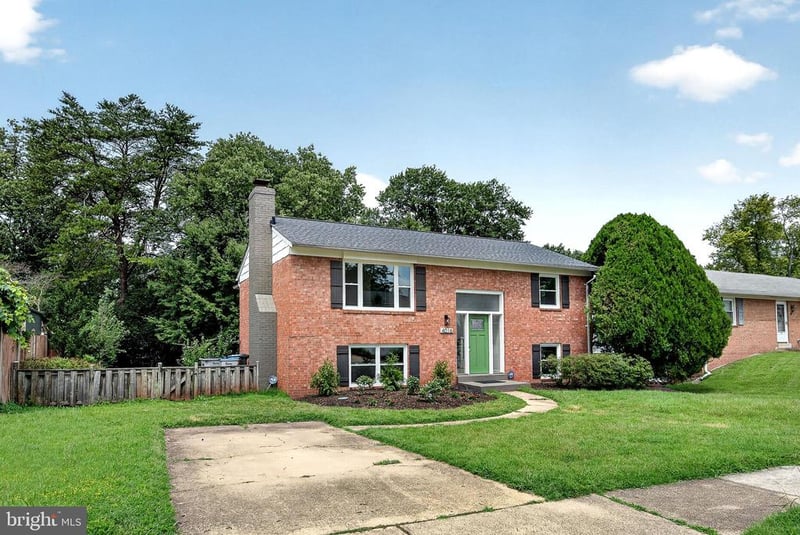 4016 Mapleton Dr, Chantilly, VA 20151