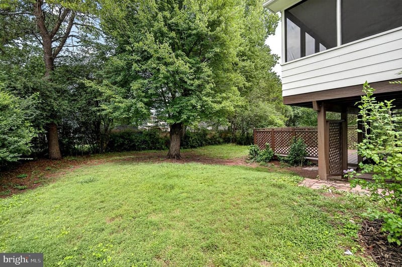 4016 Mapleton Dr, Chantilly, VA 20151
