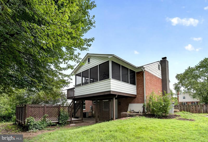4016 Mapleton Dr, Chantilly, VA 20151