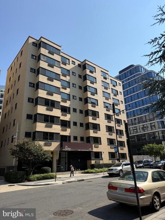 2141 I St NW #516, Washington, DC 20037